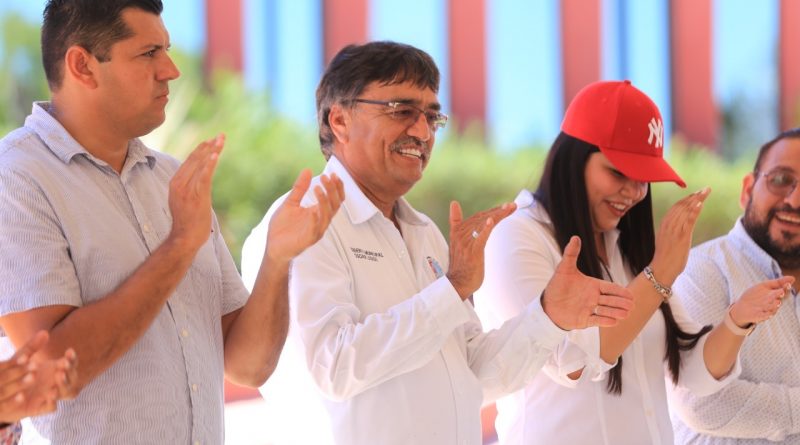 Reciben habitantes de La Ribera apoyos asistenciales de la mano del alcalde Oscar Leggs Castro