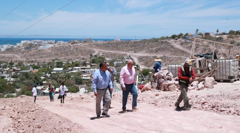 Gobernador supervisa obras de pavimentación en La Paz