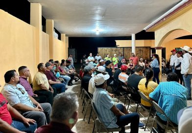Se reúne Paz Ochoa con pescadores de Loreto