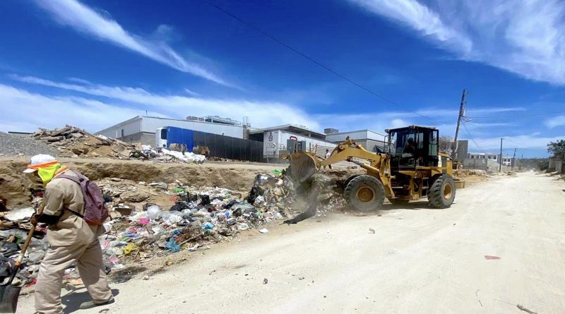 Trabajan en la detección de basureros clandestinos por la salud de la población de Los Cabos