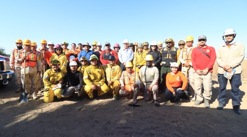 Llevan a cabo curso de capacitación y simulacro contra incendios forestales en la UABCS