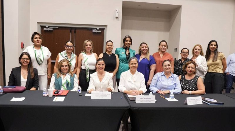 Firma Susana Zatarain compromisos con la Asociación Mexicana de Mujeres Jefas de Empresas Los Cabos