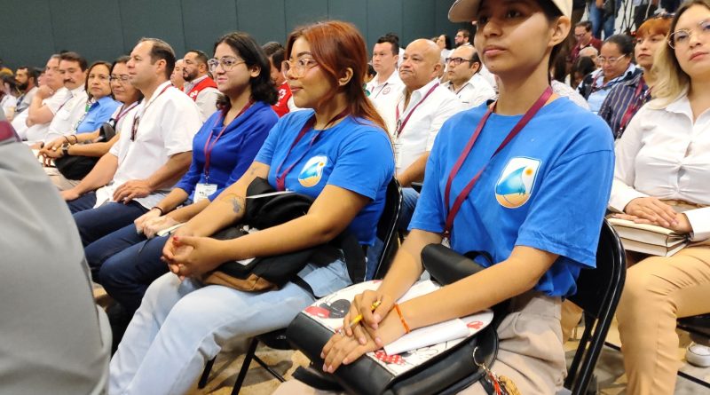 Estudiantes y docentes de la UABCS participan en la Reunión Nacional por el Inicio de la Temporada de Lluvias y Ciclones Tropicales 2024