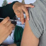 Acerca IMSS Baja California Sur vacunación invernal en plazas comerciales