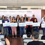 Entrega SETUE microfinanciamientos a 33 negocios familiares de La Paz