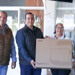 Dota de equipo de cómputo el gobierno de BCS al Sindicato de Burócratas