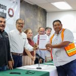 Se gradúa primera generación de operadores de maquinaria en La Paz