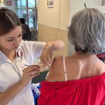 Promueve IMSS Baja California Sur vacunación para proteger salud durante temporada invernal 2026-2027
